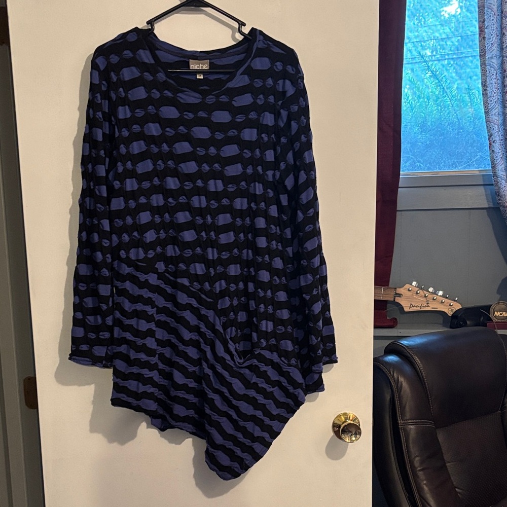 3/$5🌷 Blue Patterned Long Sleeve Top